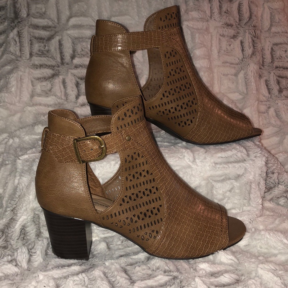 Gorgeous Peep-toe Bootie